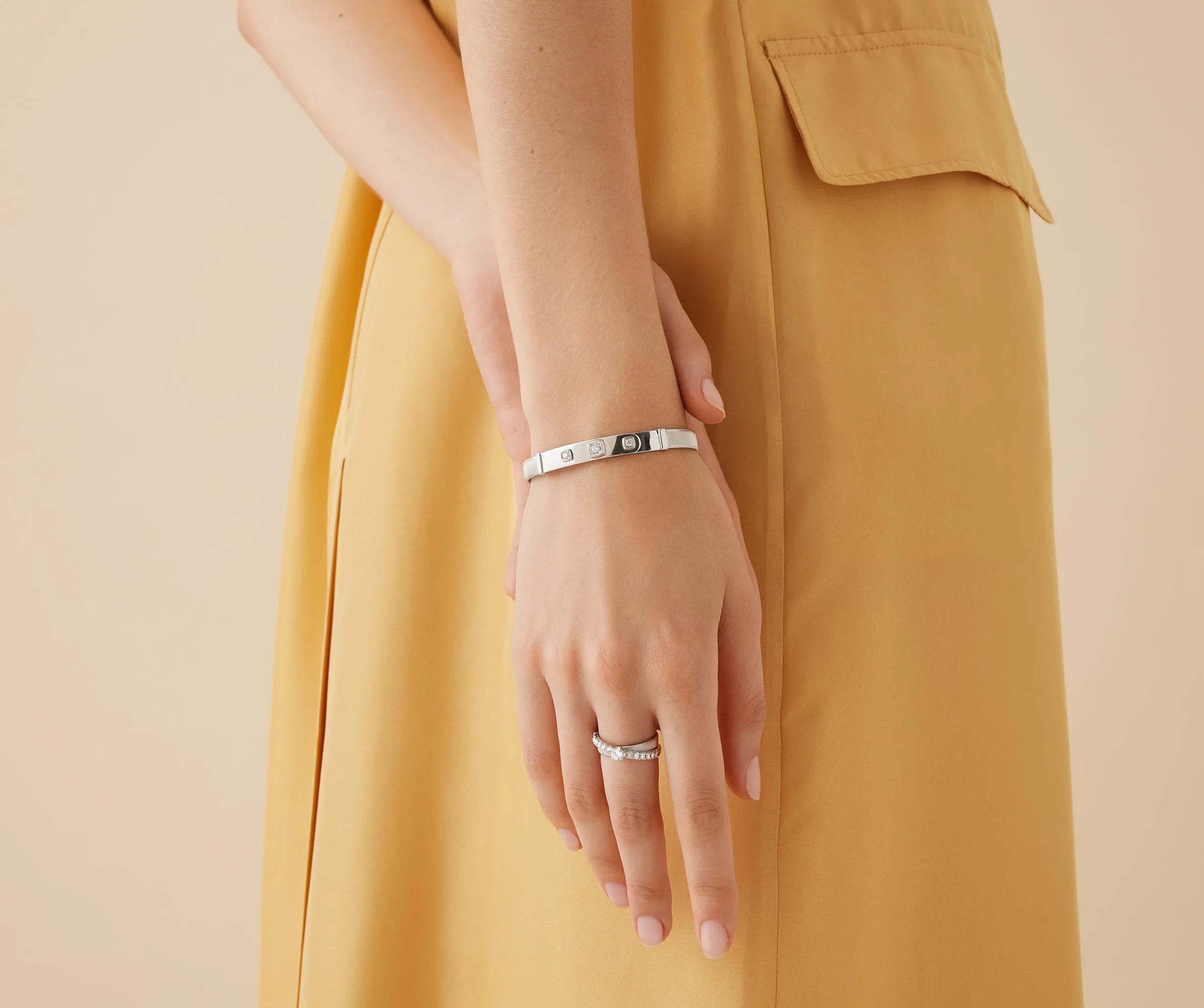 18K White Gold Double-Band Ring With Diamonds