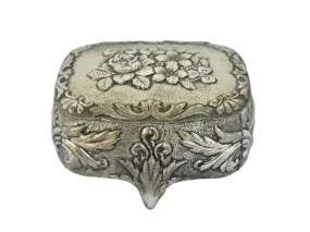 A Red Velvet Rose Ring Box (mini)