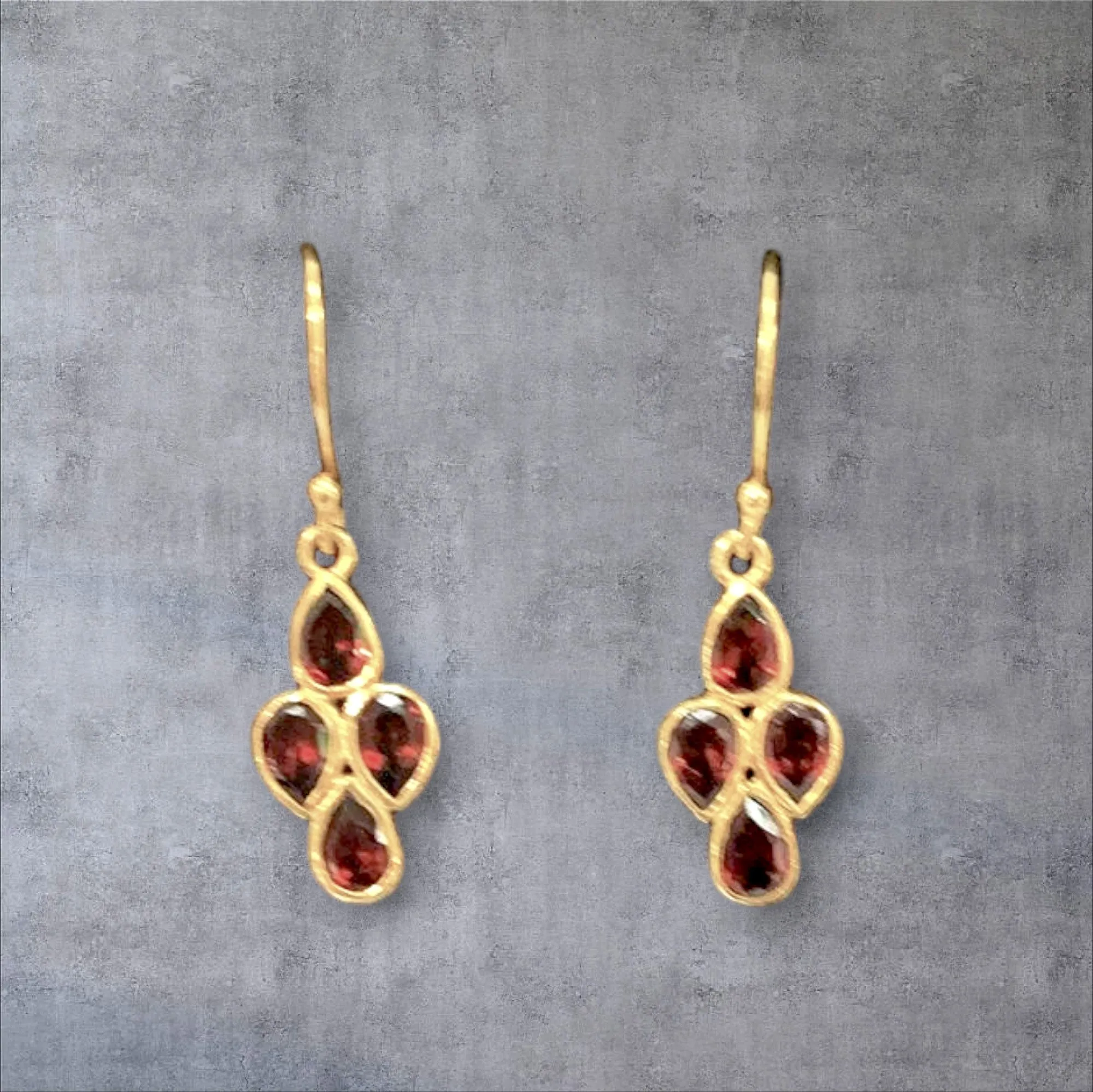 MCJewels - Garnet Diamond Shaped Drop Earrings