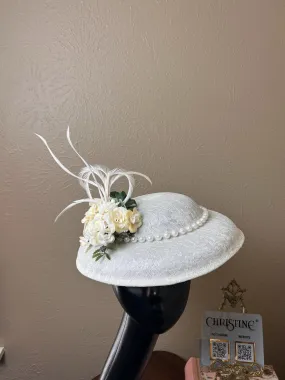 Queen hat in ivory roses