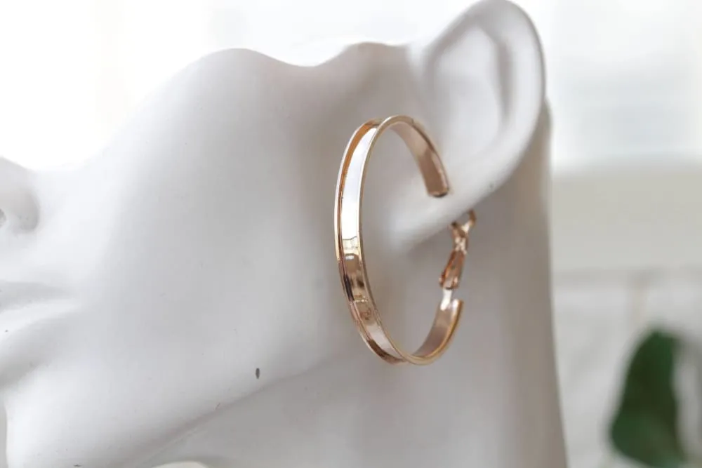 ROUND HOOP EARRINGS