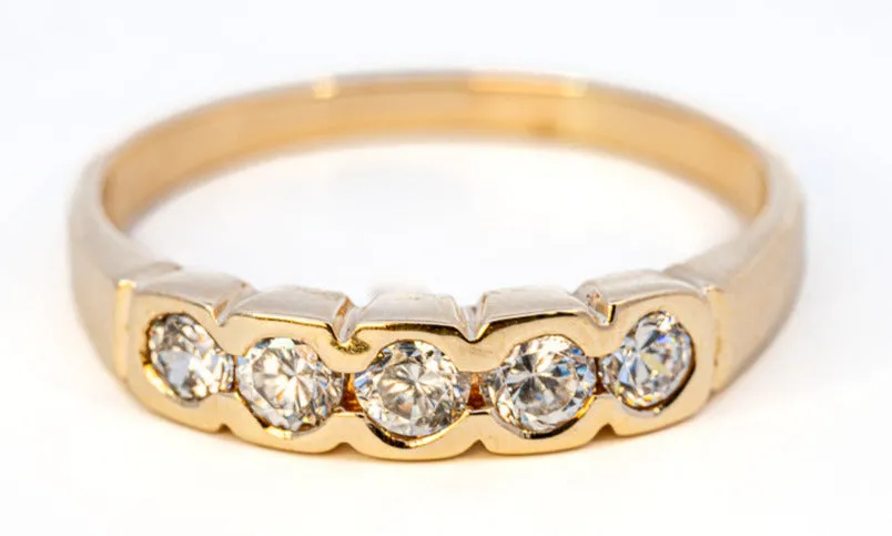 Stunning 9ct Yellow Gold 5-Stone Cubic Zirconia Ring