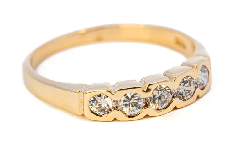 Stunning 9ct Yellow Gold 5-Stone Cubic Zirconia Ring