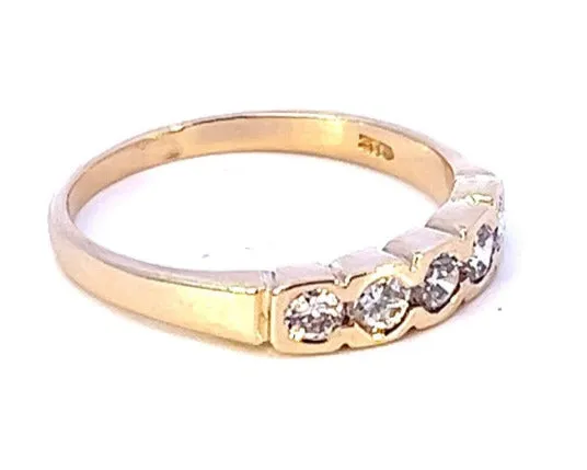 Stunning 9ct Yellow Gold 5-Stone Cubic Zirconia Ring