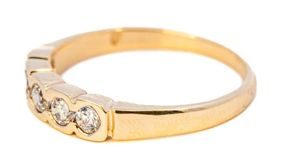 Stunning 9ct Yellow Gold 5-Stone Cubic Zirconia Ring