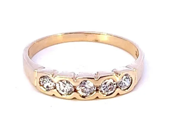 Stunning 9ct Yellow Gold 5-Stone Cubic Zirconia Ring