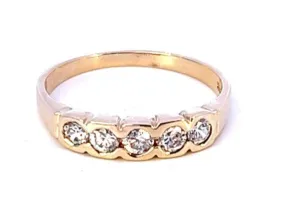 Stunning 9ct Yellow Gold 5-Stone Cubic Zirconia Ring