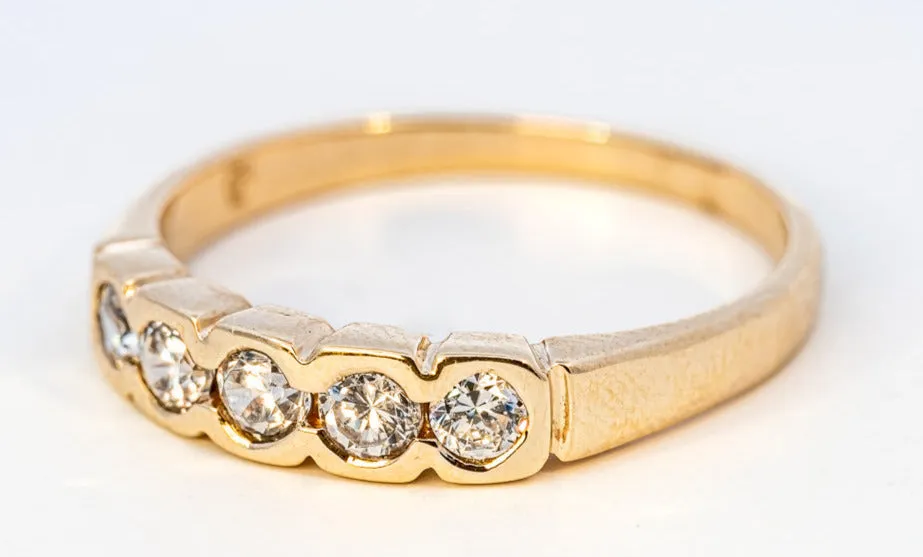 Stunning 9ct Yellow Gold 5-Stone Cubic Zirconia Ring