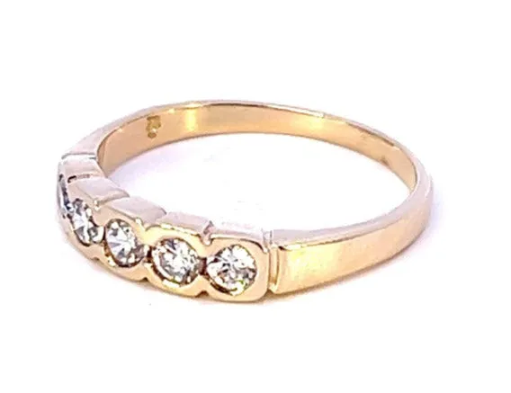 Stunning 9ct Yellow Gold 5-Stone Cubic Zirconia Ring