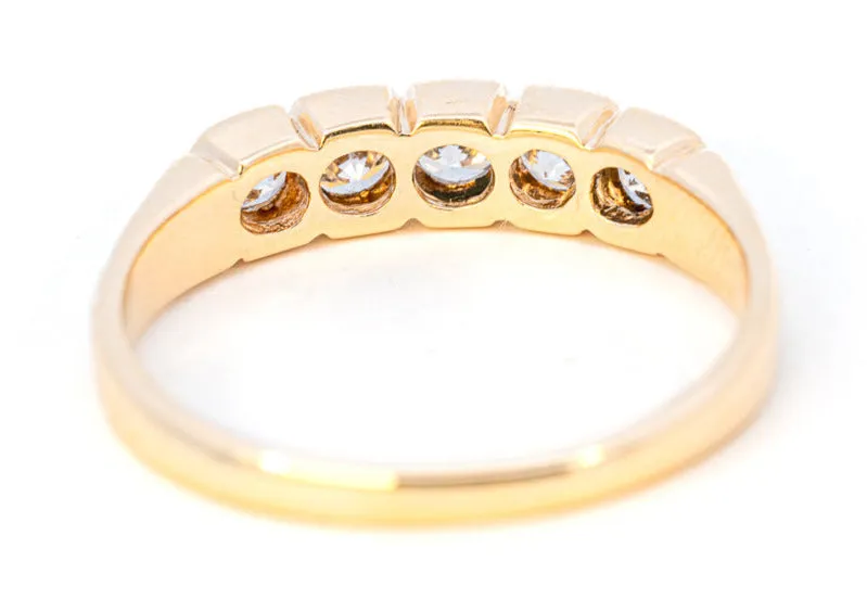 Stunning 9ct Yellow Gold 5-Stone Cubic Zirconia Ring