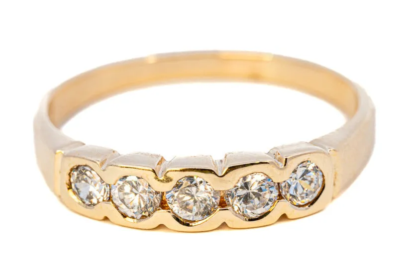 Stunning 9ct Yellow Gold 5-Stone Cubic Zirconia Ring